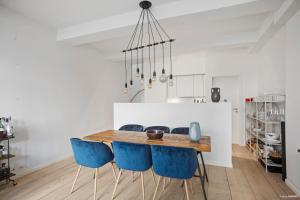 Townhouse with private Terrace- 5-minute walk from Tivoli