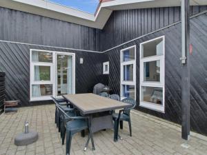 Holiday Home Flora - 150m from the sea by Interhome