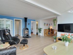 Holiday Home Flora - 150m from the sea by Interhome