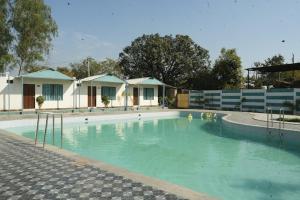 Longdrive Restaurant Hotel & Resort