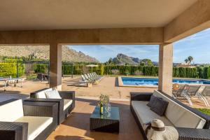 Spacious villa for 10 with private pool