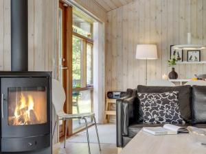 Holiday Home Mourits - 1-2km from the sea by Interhome