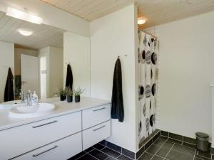 Holiday Home Thorine - 750m from the sea by Interhome