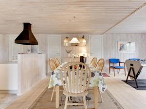 Holiday Home Ajten - 150m from the sea by Interhome