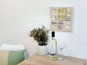 Sweet tiny house-central studio