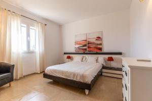 Spacious villa for 10 with private pool