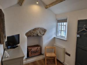 Ferrymans Cottage - Iconic Listed Building