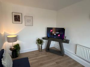 1 Great for Contractors - 2BR Flat Near Harlow Station