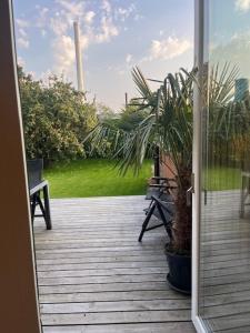 Stue villa lejlighed med adgang til stor have