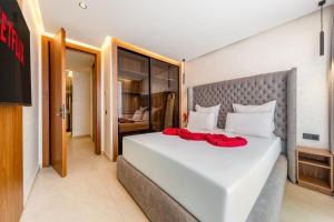 Luxury New Apart in heart of Gueliz Hivernage, Marrakech near restaurants and tourist attractions with stunning view