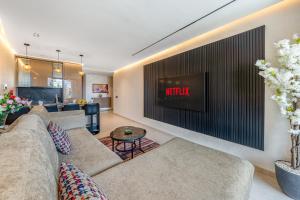 Luxury New Apart in heart of Gueliz Hivernage, Marrakech near restaurants and tourist attractions with stunning view