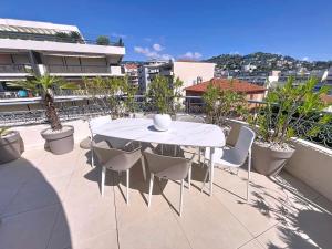 Fantastic penthouse 3 bedroom Croisette 406