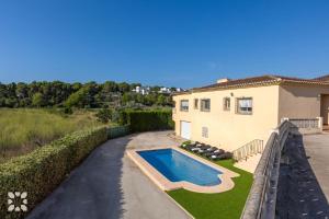 Villa Benlluire by Abahana Villas