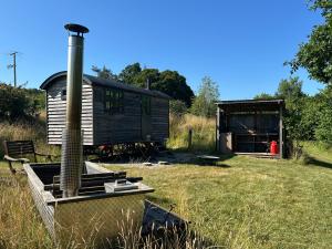 Luxury One Bed Shepherd's Hut with Hot Tub