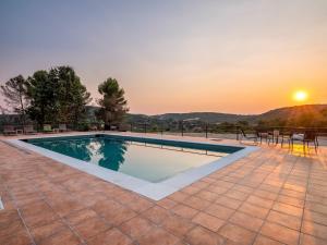 Casa Clarita hasta 21 personas, piscina a 40 min de Madrid y aeropuerto