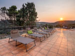 Casa Clarita hasta 21 personas, piscina a 40 min de Madrid y aeropuerto