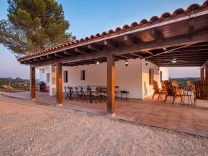 Casa Clarita hasta 21 personas, piscina a 40 min de Madrid y aeropuerto