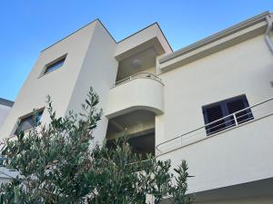 Bianco Deluxe Apartment