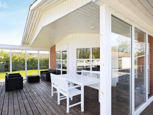 6 person holiday home in Ulfborg