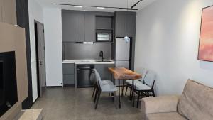 Hermanos Apartments 702