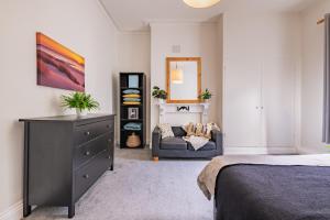 Spacious 4BR Victorian Terrace - Extra Beds