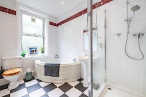 Spacious 4BR Victorian Terrace - Extra Beds