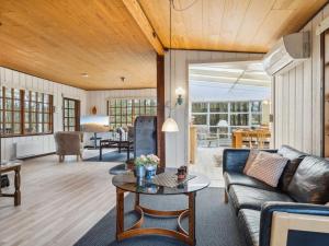 Holiday Home Felicity - 450m from the sea by Interhome