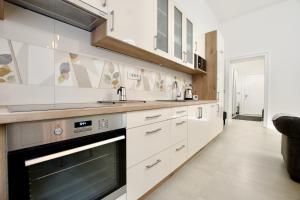 Premium Apartment by Hi5- Near New York Cafe