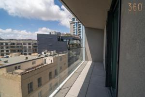 Beautiful Mercury Suite with Pool Access by 360 Estates