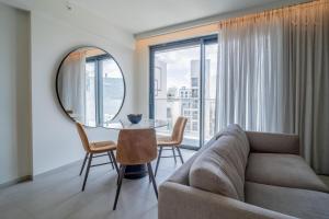 Beautiful Mercury Suite with Pool Access by 360 Estates