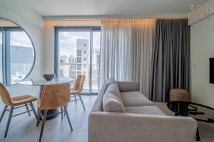 Beautiful Mercury Suite with Pool Access by 360 Estates