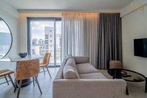 Beautiful Mercury Suite with Pool Access by 360 Estates