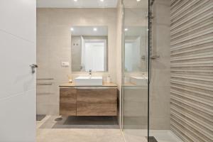 Sea view 3 bedrooms apartment with terrace and pool