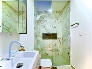 Casa em Bal Picarras 3 quartos churrasqueira privativa Ar Condicionado Wi-fi Cozinha Completa a 750m Praia com vaga privativa de Garagem