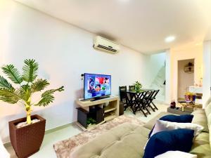 Casa em Bal Picarras 3 quartos churrasqueira privativa Ar Condicionado Wi-fi Cozinha Completa a 750m Praia com vaga privativa de Garagem