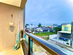 Casa em Bal Picarras 3 quartos churrasqueira privativa Ar Condicionado Wi-fi Cozinha Completa a 750m Praia com vaga privativa de Garagem