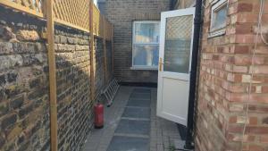 4Bed Spacious New Refurbish Home Near Westfield