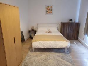 4Bed Spacious New Refurbish Home Near Westfield