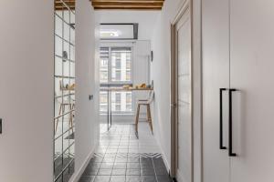 Modern apartment in a new building near the center Free parking