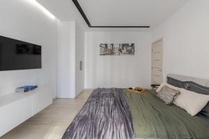 Modern apartment in a new building near the center Free parking