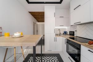 Modern apartment in a new building near the center Free parking