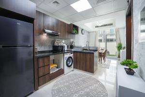 EasyGo Spacious 3BR with Garden in DAMAC Hills 2