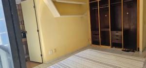 Apto espaçoso, portaria com segurança 24 horas, 2 vagas de estacionamento coberto, piscina adulto e infantil, 2 quadras da praia, próximo ao Crocobeach e Chico do Caranguejo, UPA, supermercado e shopping Rio Mar