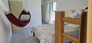 Apto espaçoso, portaria com segurança 24 horas, 2 vagas de estacionamento coberto, piscina adulto e infantil, 2 quadras da praia, próximo ao Crocobeach e Chico do Caranguejo, UPA, supermercado e shopping Rio Mar