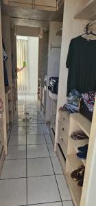 Apto espaçoso, portaria com segurança 24 horas, 2 vagas de estacionamento coberto, piscina adulto e infantil, 2 quadras da praia, próximo ao Crocobeach e Chico do Caranguejo, UPA, supermercado e shopping Rio Mar