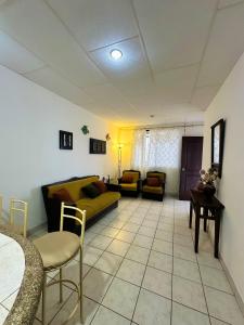 Casa vacacional en Salinas en Urb privada con parqueo piscina y jacuzzi