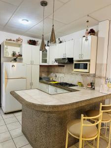 Casa vacacional en Salinas en Urb privada con parqueo piscina y jacuzzi