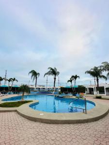 Casa vacacional en Salinas en Urb privada con parqueo piscina y jacuzzi