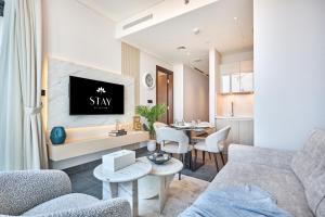 STAY BY LATINEM Luxury 1BR Holiday Home CB 0902 Near Burj Khalifa