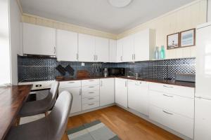 ARCTIC HOMES - Arctic View Apartment